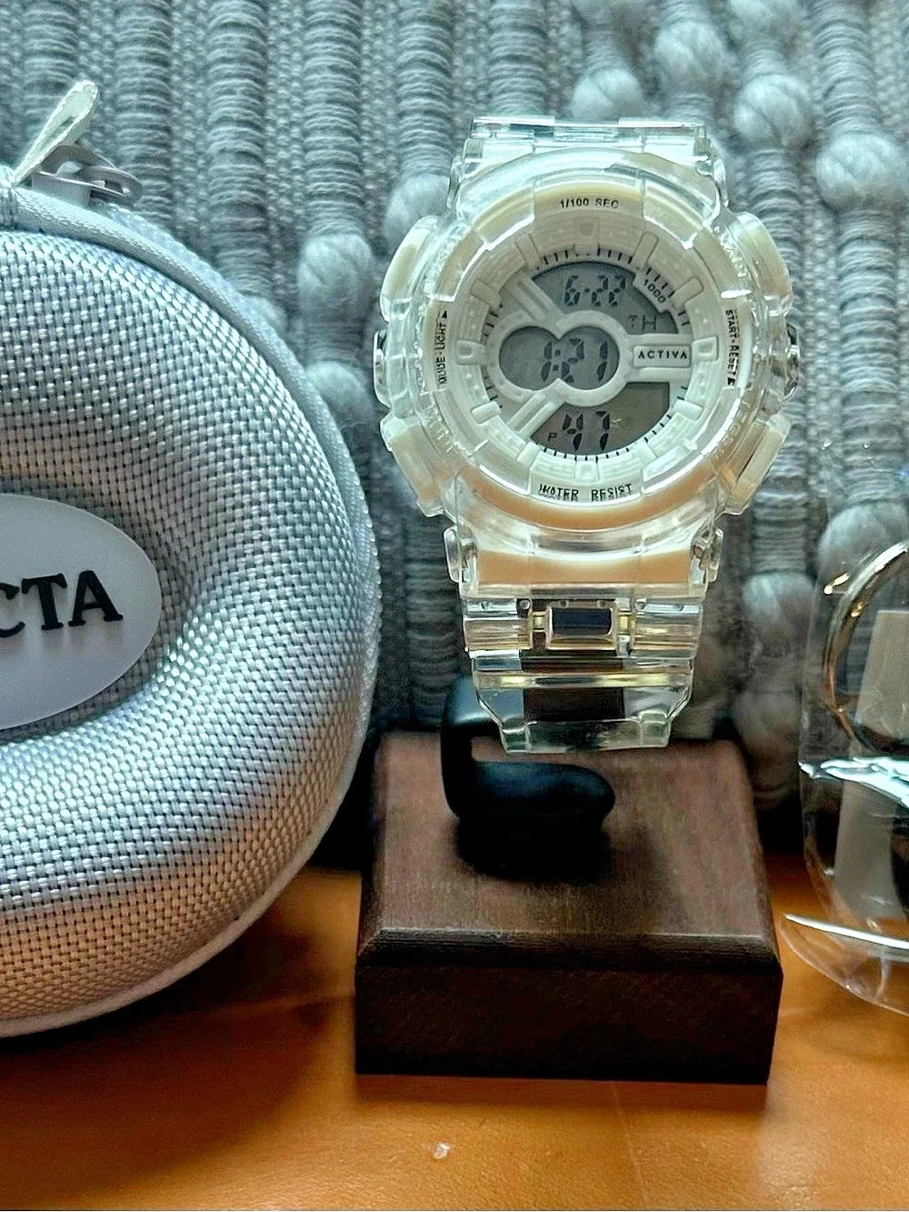 Invicta activa cyber